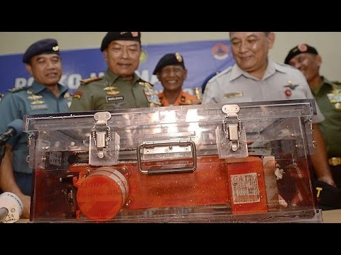 تساؤلات وتكهنات تحيط بحادث طائرة إير آسيا