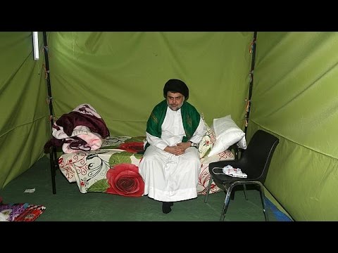 شاهد الصدر يدخل إلى الساحة الخضراء ويعتصم فيها للضغط على الحكومة