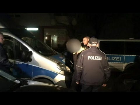 شاهد توقيف 8 أشخاص من عائلات عربية كبيرة في برلين
