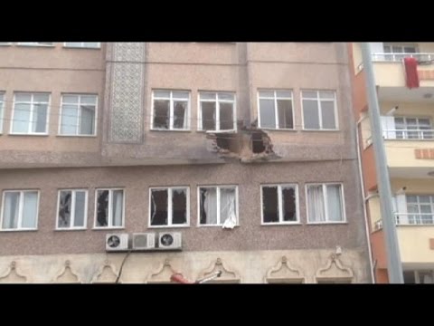 شاهد تركيا تقصف مواقع حدودية في سورية