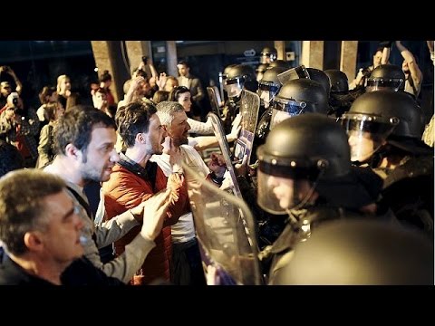 شاهد عفو رئاسي يفاقم الأزمة السياسية في مقدونيا