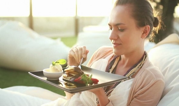  عمان اليوم - أكل الحلويات في المنام  له معاني مختلفة تزيد من حلاوة الأيام المقبلة